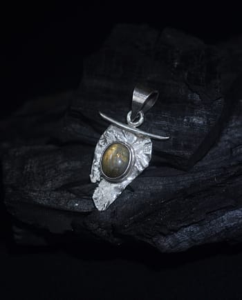 Oriflamme - Labradorite Silver Pendant
