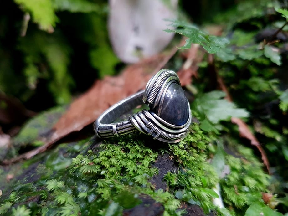 Blue Labradorite & Silver wire ring