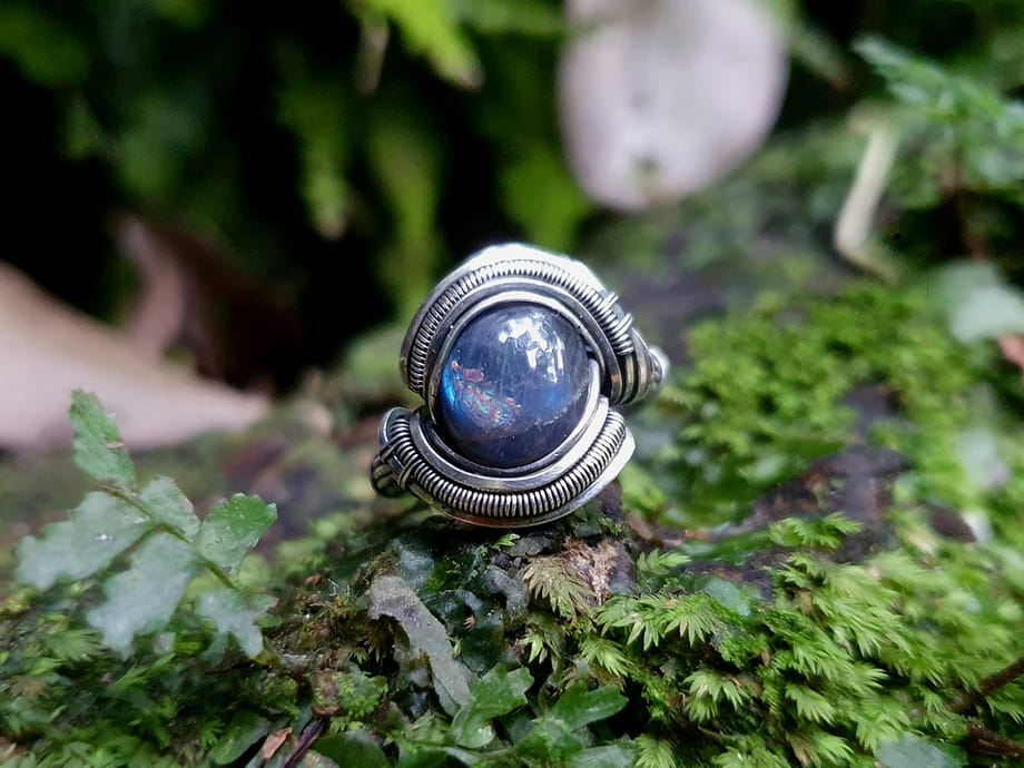 Blue Labradorite & Silver wire ring
